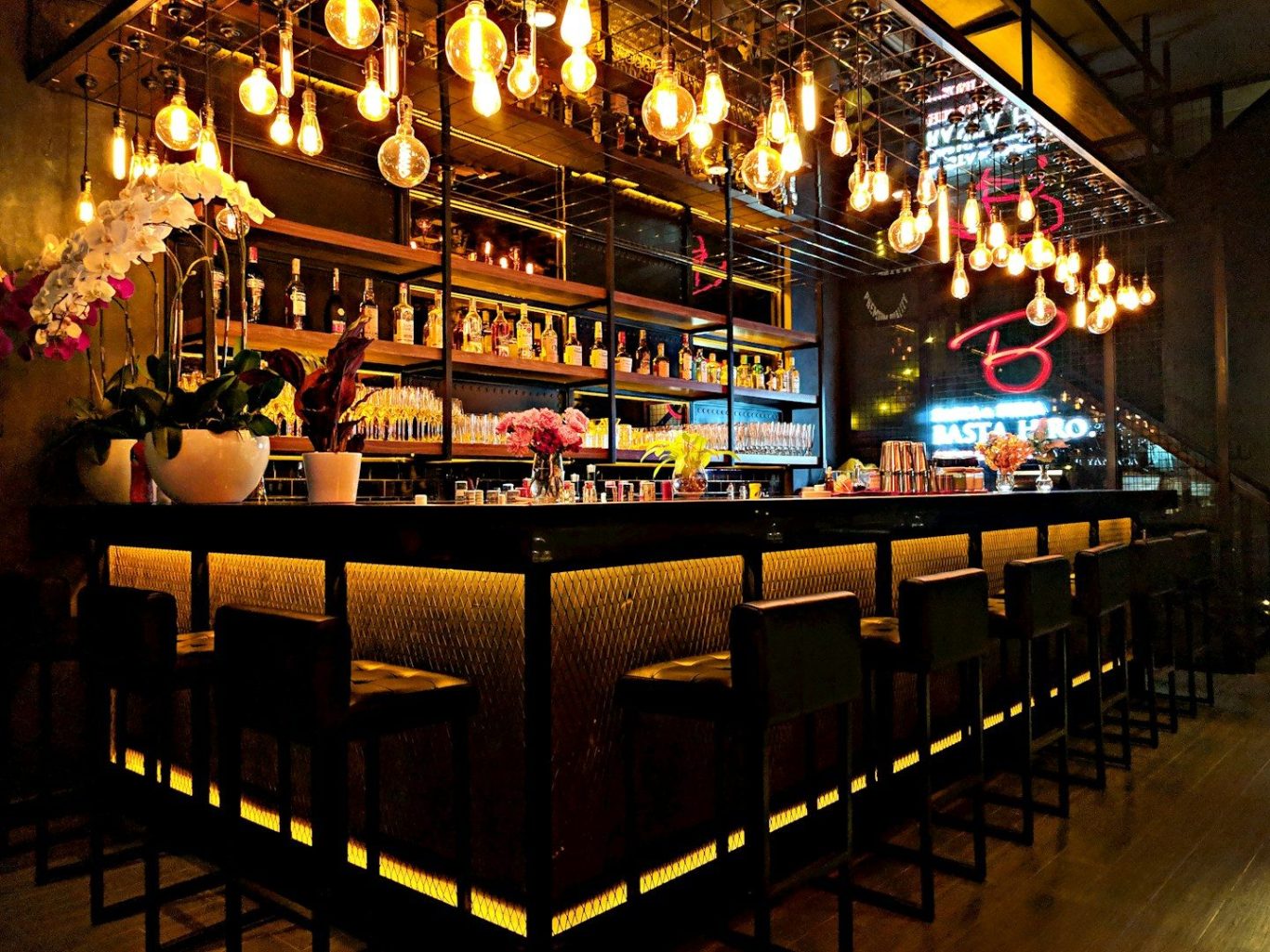 luxury mobile bar service

mobile bar for corporate events

cocktail bar for birthdays

premium event drinks service

bar hire with bartende