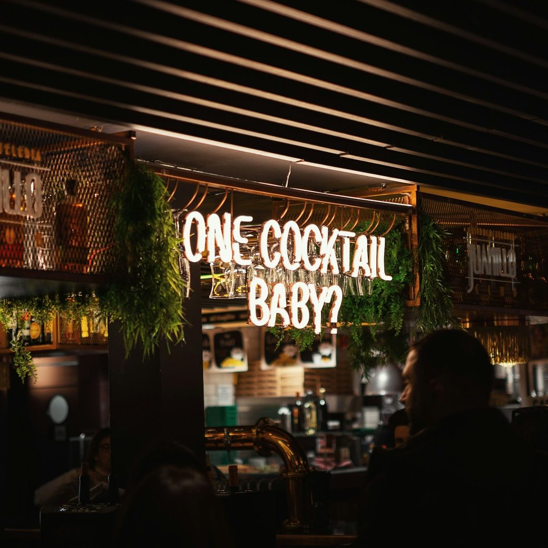 luxury mobile bar service

mobile bar for corporate events

cocktail bar for birthdays

premium event drinks service

bar hire with bartende